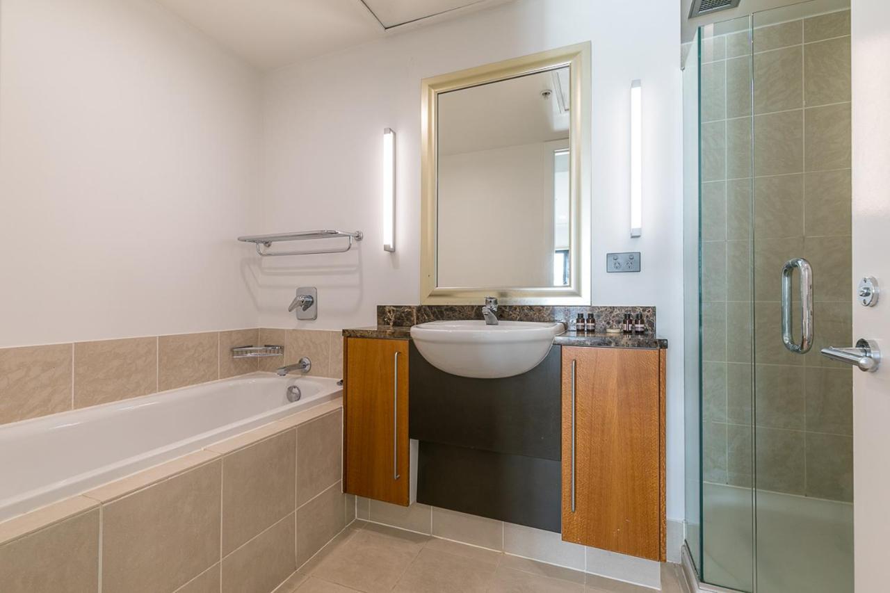 Stunning & Spacious Haven On The Waterfront! Оукланд Екстериор снимка